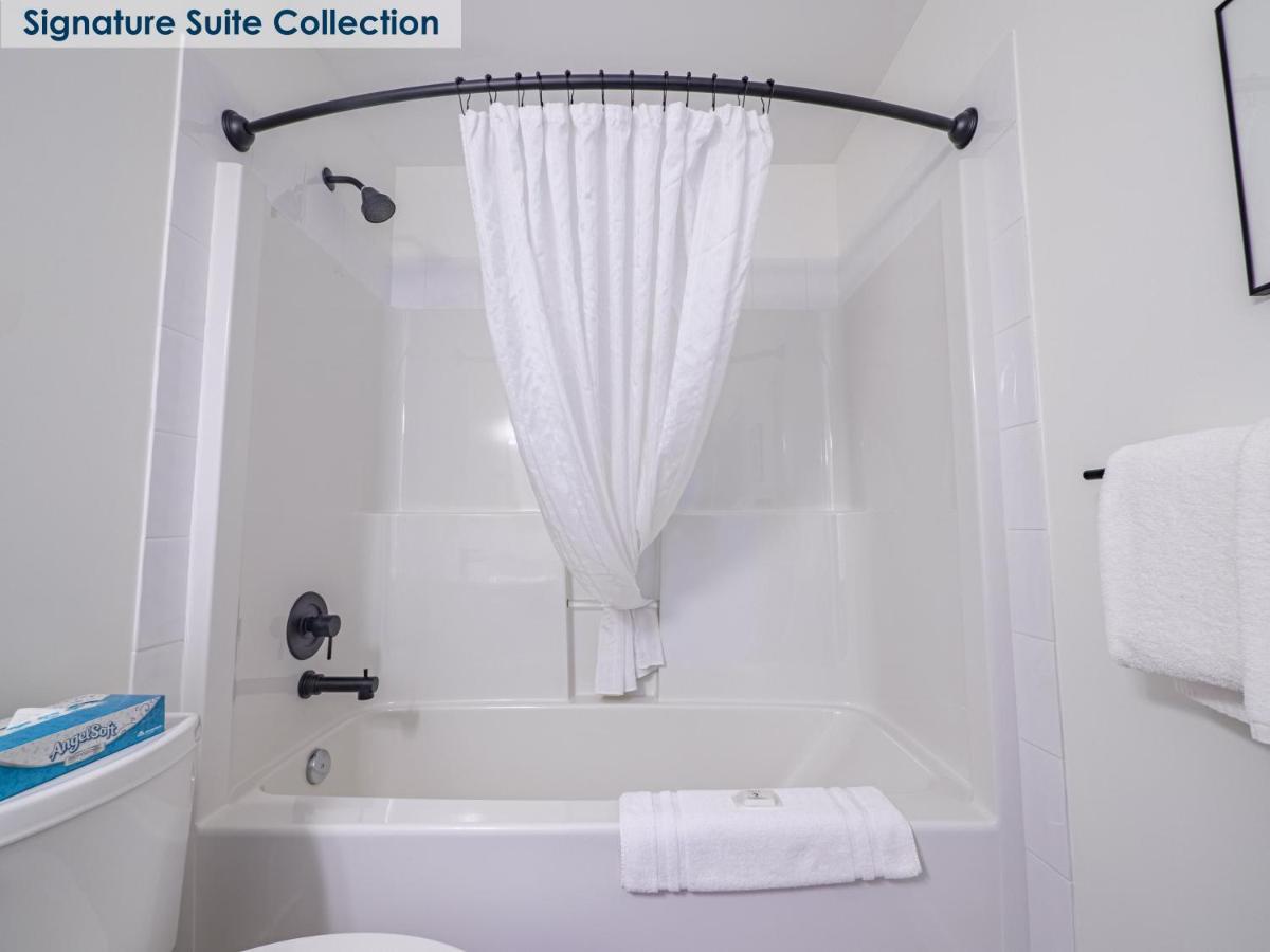 Waters Edge Shoreside Suites ยูคลูเลต ภายนอก รูปภาพ