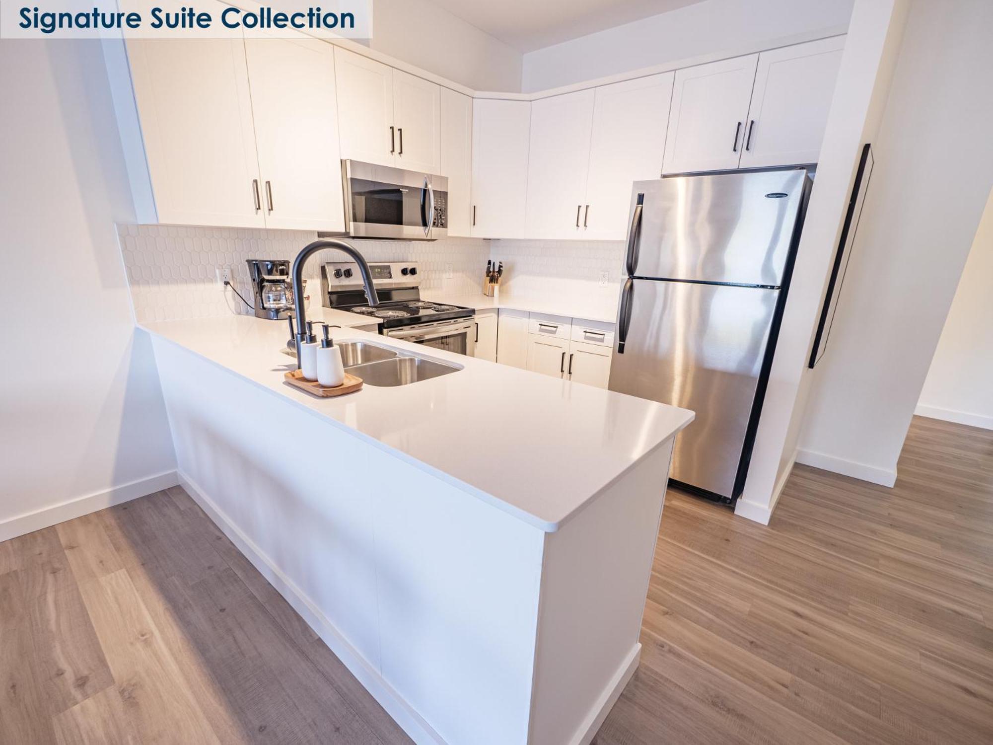 Waters Edge Shoreside Suites ยูคลูเลต ภายนอก รูปภาพ